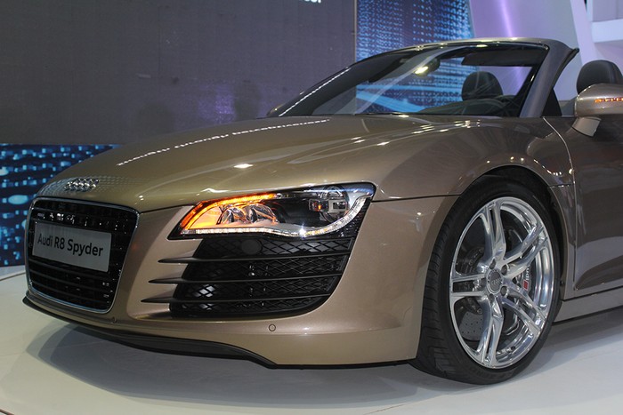 Gian hàng của Audi với sự hiện diện của Audi R8 Spyder luôn đầy ắp khách tham quan đặc biệt là giới trẻ.